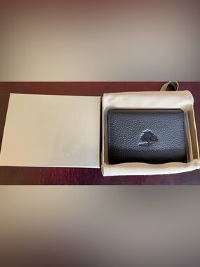Levenger Pebbled Leather Card Holder Wallet in Black - Brand New with Gift Box